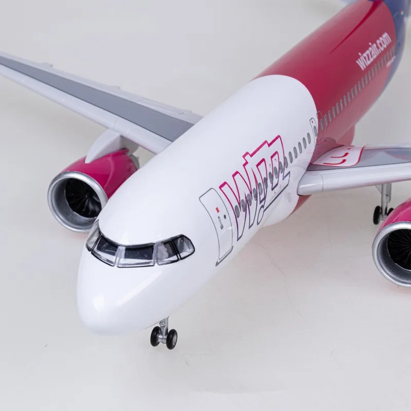 Wizzair Plane Model 47cm 1/80  - Resin Art For Kids recension och pris