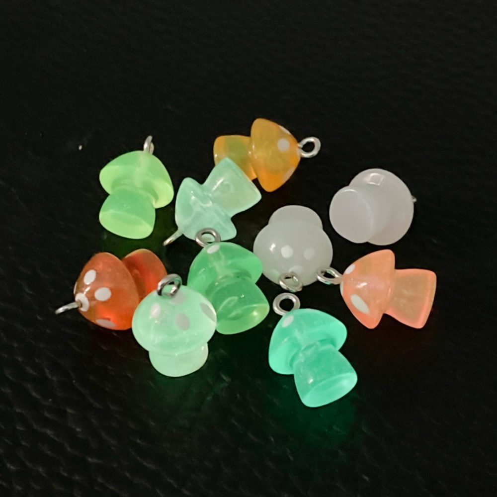 16pcs Luminous Mushroom Charms - Resin Art For Sale recension och pris